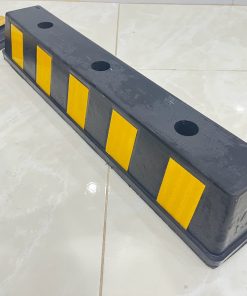 Cục chặn bánh xe KBN-750 dài 750 x 150 x 120mm cao su tốt phản quang