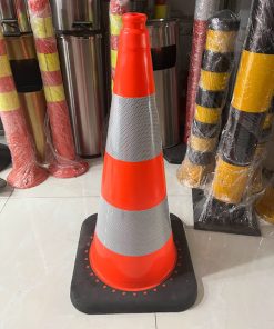 Chóp nón giao thông đế cao su cao 75cm nặng 4,5kg