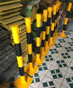 Trụ sắt phân làn có móc xích cao 1000mm x phi 76mm