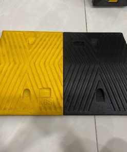 Gờ giảm tốc KBS350 cao 5cm x W35cm cao su chất lượng