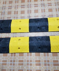 Gờ giảm tốc xe máy KBI - cao 3cm x Rộng 20cm x L100cm cao su chất lượng