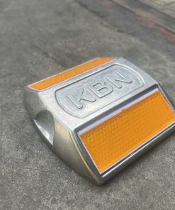 Đinh phản quang giao thông nhôm KBN 10 x 10 cm màu vàng TCVN-12584:2019