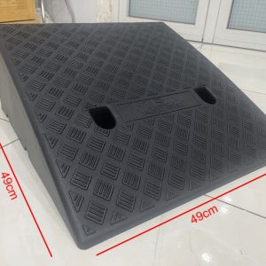 Dốc lên xe máy nhựa cao 18cm x L50 x W50cm