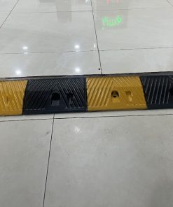 Cầu dắt xe máy bằng cao su cao 4cm x L100 x W17cm vàng đen