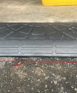 Dốc dẫn xe ô tô xe máy bằng cao su cao 9,5cm x L60 x W25cm màu đen