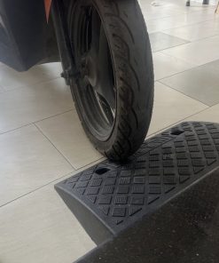 Dốc lên xe máy nhựa cao 7cm x L50 x W27cm