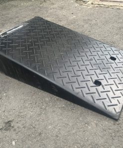 Cầu dắt xe máy bằng cao su cao 22cm x L50 x W100cm màu đen