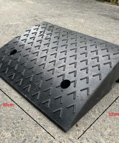 Cầu dắt xe máy bằng cao su cao 14cm x L50 x W32cm màu đen