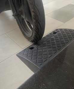 Dốc lên xe máy nhựa cao 9cm x L50 x W27cm