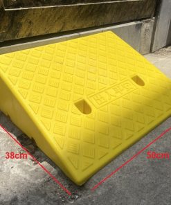Cầu dắt xe máy nhựa KBN kê bậc cao 16cm màu vàng