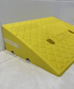 Cầu dắt xe máy nhựa KBN kê bậc cao 15cm màu vàng
