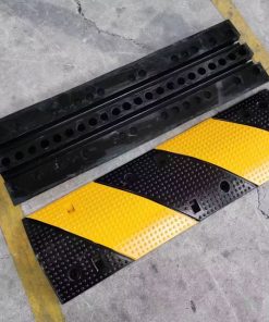 Gờ giảm tốc cao su có 2 rãnh luồn cáp điện 1000 x 300 x 50mm