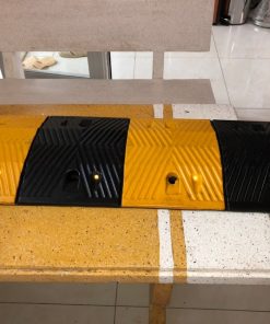 Gờ giảm tốc phản quang mắt mèo 5 x W35 x L100cm cao su vàng đen