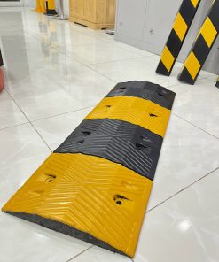 Gờ giảm tốc xe tô cao 5 x W35 x L100cm cao su vàng đen 11.7kg