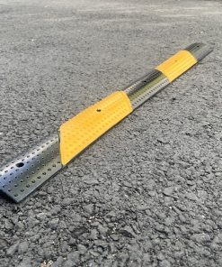 Gờ giảm tốc xe máy cao 2 x W10 x L100cm sọc vàng đen cao su giá rẻ