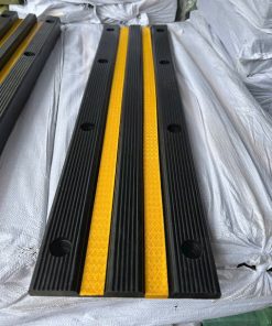 Alternative view of Cao su chống va đập 1000 x 250 x 25mm len tường phản quang