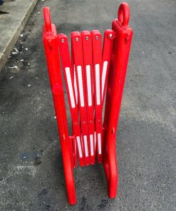 Hàng rào nhựa PE di động co giãn L2.4m x H97cm đỏ trắng có thể đổ nước hoặc cát