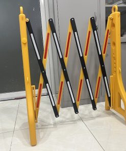Hàng rào nhựa PE di động co giãn L2.4m x H97cm vàng đen có thể đổ nước hoặc cát