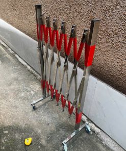 Rào chắn inox đỏ trắng cao 1.2m dài 2.5m kéo giãn có bánh xe
