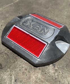 Đinh nhôm giao thông KBN 130mm x 110mm phản quang màu đỏ