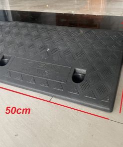 Cầu dắt xe máy nhựa KBN kê bậc cao 11cm màu đen