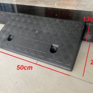 Cầu dắt xe máy nhựa KBN kê bậc cao 13cm màu đen