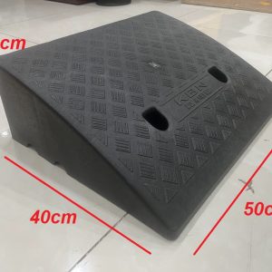 Cầu dắt xe máy nhựa KBN kê bậc cao 16cm màu đen
