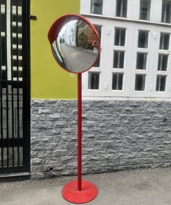 Alternative view of Gương giao thông nhựa cam 60cm có mái che ngoài trời loại chuẩn