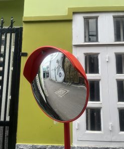 Gương giao thông nhựa cam 60cm có mái che ngoài trời loại chuẩn