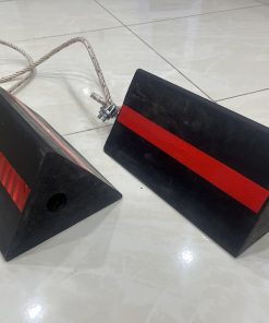 Alternative view of Cặp chèn bánh xe máy bay trực thăng L300 x H130mm dây xách