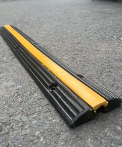 Alternative view of Gờ cao su bảo vệ cáp điện kết hợp giảm tốc H30 x W120 x L1000mm màu đen vàng