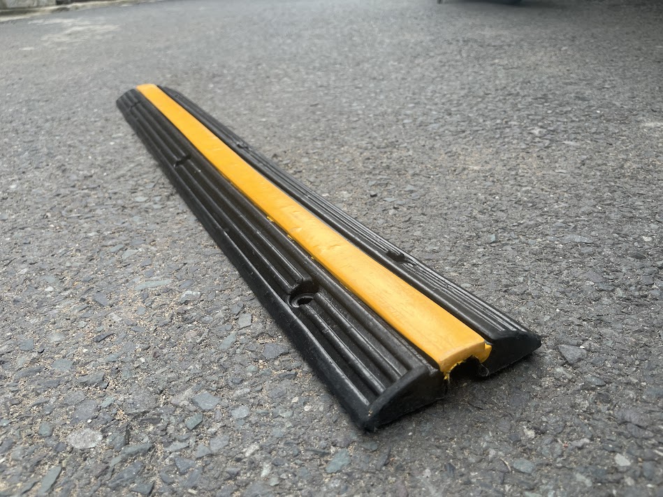 Gờ cao su bảo vệ cáp điện kết hợp giảm tốc H30 x W120 x L1000mm màu đen vàng - Ảnh 2